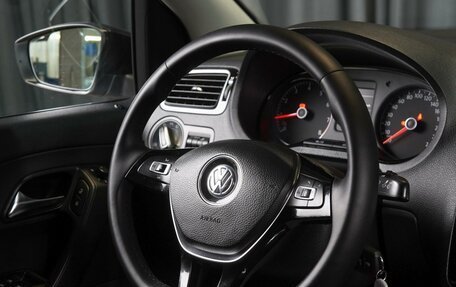 Volkswagen Polo VI (EU Market), 2017 год, 950 000 рублей, 18 фотография