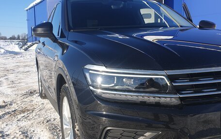 Volkswagen Tiguan II, 2018 год, 2 750 000 рублей, 21 фотография