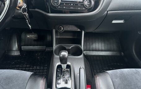 Mitsubishi Outlander III рестайлинг 3, 2016 год, 1 780 000 рублей, 11 фотография