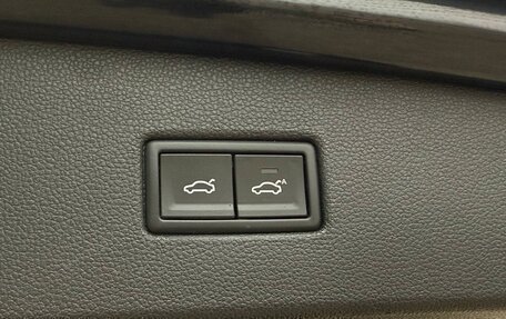 Volkswagen Tiguan II, 2018 год, 2 599 000 рублей, 11 фотография