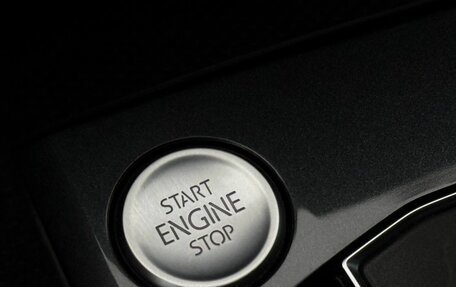 Volkswagen Tiguan II, 2018 год, 2 599 000 рублей, 15 фотография