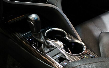 Toyota Camry, 2020 год, 3 649 000 рублей, 10 фотография