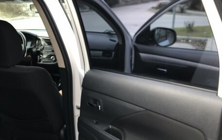 Mitsubishi Outlander III рестайлинг 3, 2012 год, 1 200 000 рублей, 6 фотография