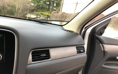 Mitsubishi Outlander III рестайлинг 3, 2012 год, 1 200 000 рублей, 10 фотография