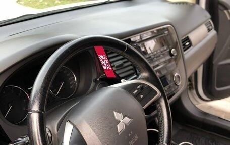 Mitsubishi Outlander III рестайлинг 3, 2012 год, 1 200 000 рублей, 8 фотография