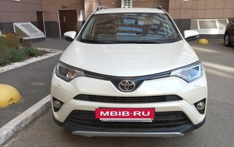 Toyota RAV4, 2017 год, 2 450 000 рублей, 11 фотография