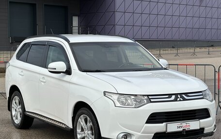 Mitsubishi Outlander III рестайлинг 3, 2013 год, 1 497 000 рублей, 3 фотография