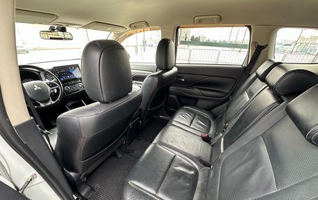 Mitsubishi Outlander III рестайлинг 3, 2013 год, 1 497 000 рублей, 17 фотография