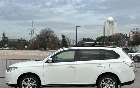 Mitsubishi Outlander III рестайлинг 3, 2013 год, 1 497 000 рублей, 23 фотография