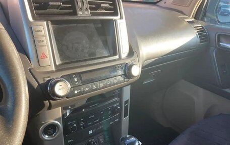 Toyota Land Cruiser Prado 150 рестайлинг 2, 2011 год, 3 300 000 рублей, 2 фотография