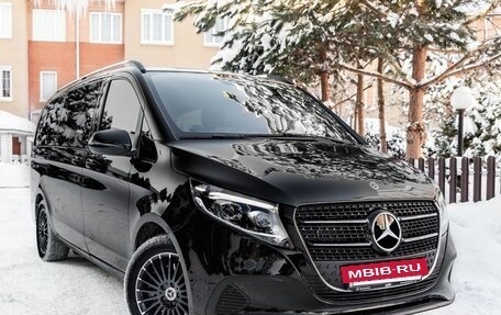 Mercedes-Benz V-Класс, 2024 год, 9 830 000 рублей, 2 фотография