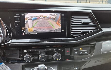 Volkswagen Multivan T6 рестайлинг, 2021 год, 3 900 000 рублей, 11 фотография