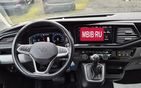 Volkswagen Multivan T6 рестайлинг, 2021 год, 3 900 000 рублей, 9 фотография