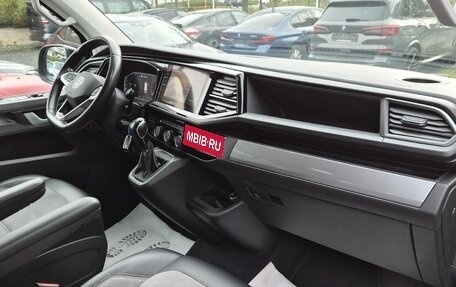 Volkswagen Multivan T6 рестайлинг, 2021 год, 3 900 000 рублей, 7 фотография