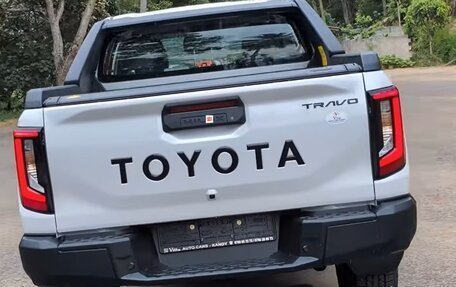 Toyota Hilux, 2026 год, 6 233 000 рублей, 5 фотография