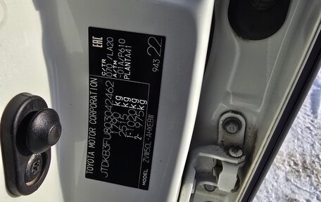 Toyota Prius IV XW50, 2017 год, 2 200 000 рублей, 8 фотография