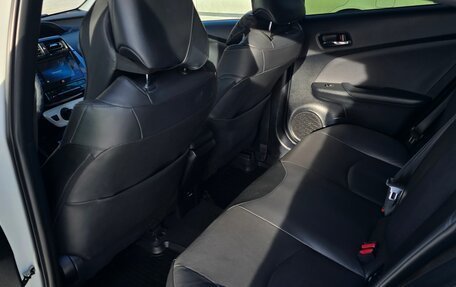 Toyota Prius IV XW50, 2017 год, 2 200 000 рублей, 7 фотография