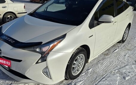 Toyota Prius IV XW50, 2017 год, 2 200 000 рублей, 2 фотография