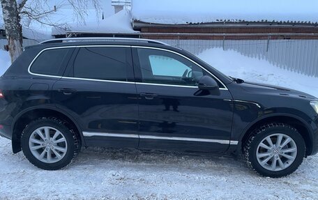 Volkswagen Touareg III, 2011 год, 2 200 000 рублей, 2 фотография