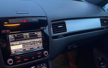 Volkswagen Touareg III, 2011 год, 2 200 000 рублей, 10 фотография