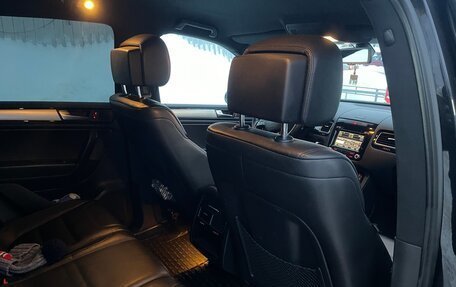 Volkswagen Touareg III, 2011 год, 2 200 000 рублей, 12 фотография