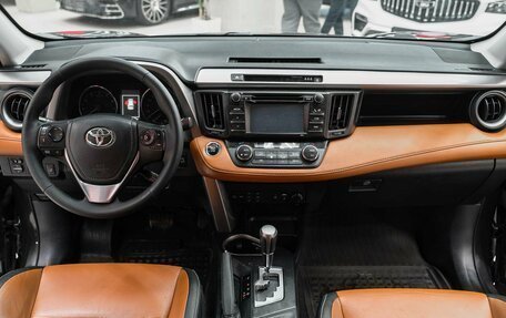 Toyota RAV4, 2016 год, 1 990 000 рублей, 14 фотография