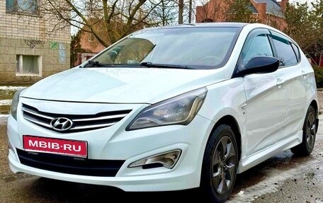 Hyundai Solaris II рестайлинг, 2015 год, 695 000 рублей, 1 фотография