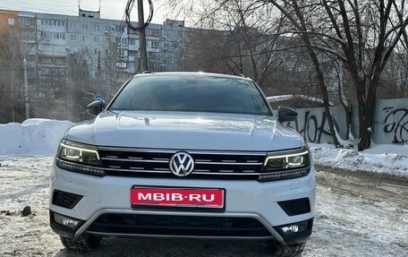 Volkswagen Tiguan II, 2019 год, 2 100 000 рублей, 1 фотография