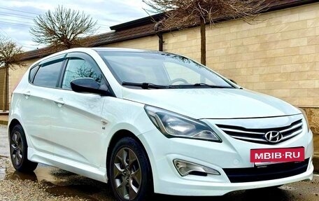 Hyundai Solaris II рестайлинг, 2015 год, 695 000 рублей, 3 фотография