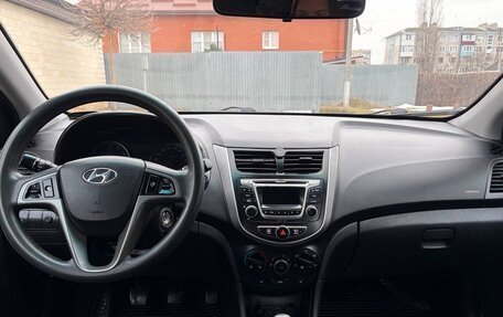 Hyundai Solaris II рестайлинг, 2015 год, 695 000 рублей, 13 фотография