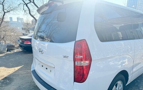 Hyundai Grand Starex Grand Starex I рестайлинг 2, 2018 год, 3 650 000 рублей, 2 фотография