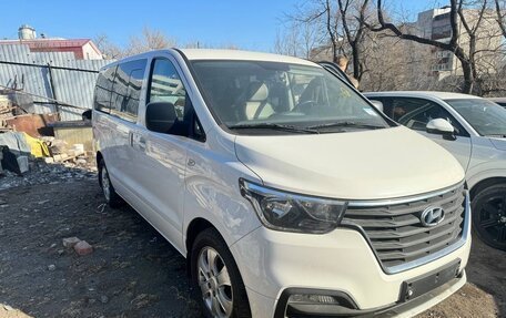 Hyundai Grand Starex Grand Starex I рестайлинг 2, 2018 год, 3 650 000 рублей, 3 фотография