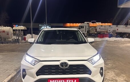 Toyota RAV4, 2021 год, 4 000 000 рублей, 3 фотография