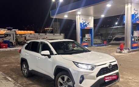 Toyota RAV4, 2021 год, 4 000 000 рублей, 2 фотография