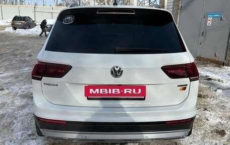 Volkswagen Tiguan II, 2019 год, 2 100 000 рублей, 2 фотография