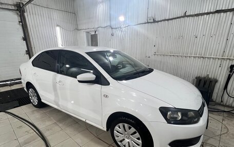 Volkswagen Polo VI (EU Market), 2012 год, 800 000 рублей, 2 фотография