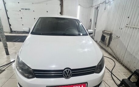 Volkswagen Polo VI (EU Market), 2012 год, 800 000 рублей, 1 фотография