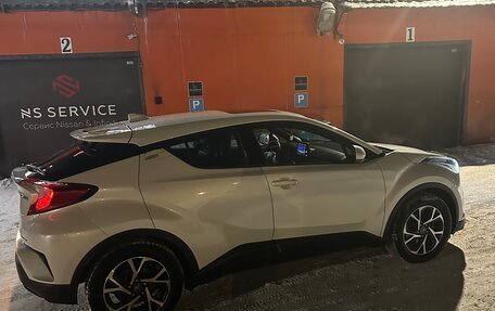 Toyota C-HR I рестайлинг, 2020 год, 2 650 000 рублей, 3 фотография