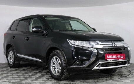 Mitsubishi Outlander III рестайлинг 3, 2021 год, 2 399 000 рублей, 3 фотография