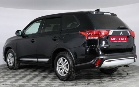 Mitsubishi Outlander III рестайлинг 3, 2021 год, 2 399 000 рублей, 7 фотография
