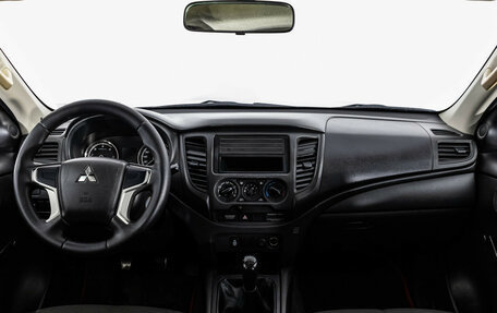 Mitsubishi L200 IV рестайлинг, 2019 год, 2 049 000 рублей, 10 фотография