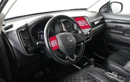 Mitsubishi Outlander III рестайлинг 3, 2021 год, 2 399 000 рублей, 9 фотография