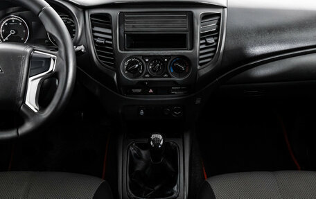 Mitsubishi L200 IV рестайлинг, 2019 год, 2 049 000 рублей, 12 фотография