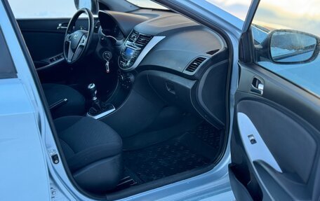 Hyundai Solaris II рестайлинг, 2011 год, 580 000 рублей, 13 фотография