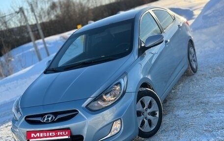 Hyundai Solaris II рестайлинг, 2011 год, 580 000 рублей, 24 фотография