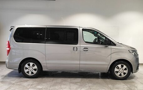 Hyundai Grand Starex Grand Starex I рестайлинг 2, 2019 год, 3 600 000 рублей, 4 фотография