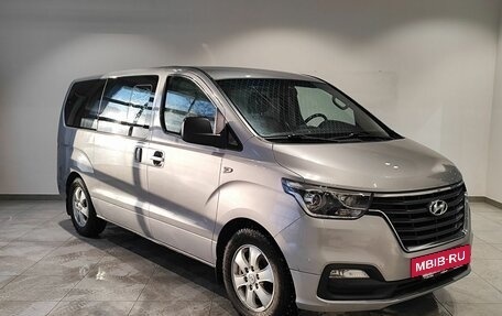 Hyundai Grand Starex Grand Starex I рестайлинг 2, 2019 год, 3 600 000 рублей, 3 фотография