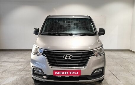 Hyundai Grand Starex Grand Starex I рестайлинг 2, 2019 год, 3 600 000 рублей, 2 фотография