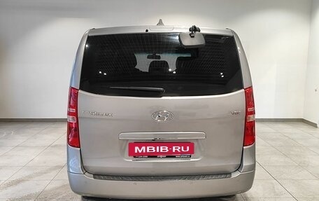 Hyundai Grand Starex Grand Starex I рестайлинг 2, 2019 год, 3 600 000 рублей, 6 фотография