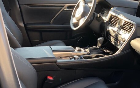 Lexus RX IV рестайлинг, 2019 год, 5 000 000 рублей, 4 фотография